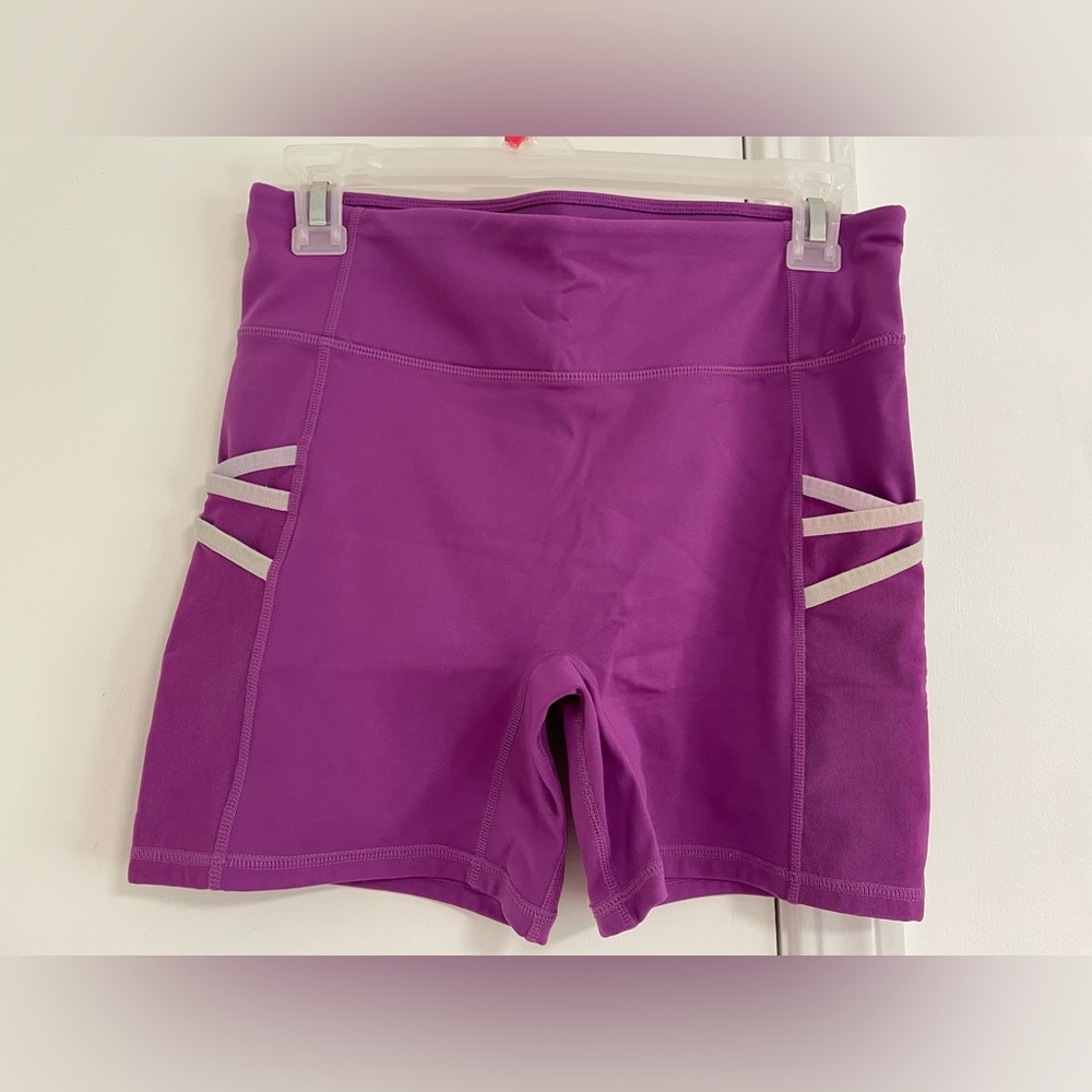 Fabletics mid-rise 5” short